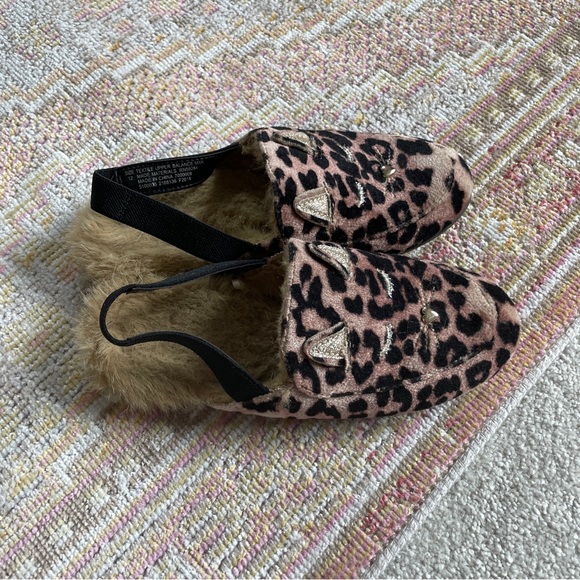 The Children’s Place Cat Velvet Leopard Print
Slingback Faux Fur Loafer. Size 12 - Picture 10 of 15